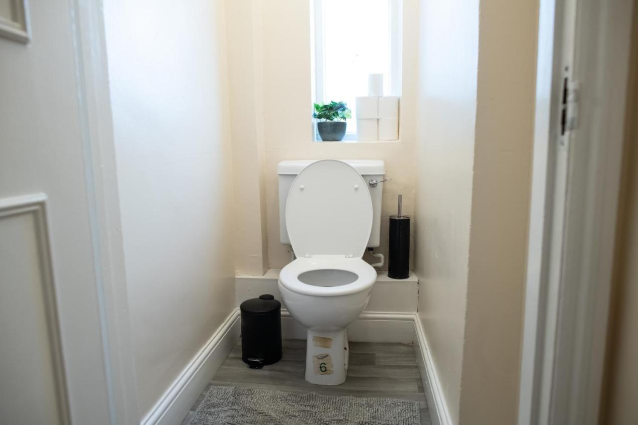 4 Bedroom Flat With High Speed Wi-Fi In North Acton, Ealing, West ロンドン エクステリア 写真