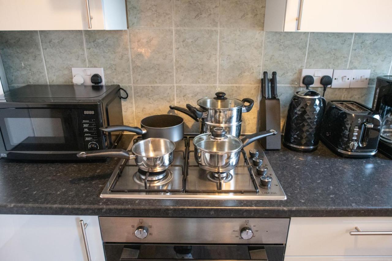 4 Bedroom Flat With High Speed Wi-Fi In North Acton, Ealing, West ロンドン エクステリア 写真