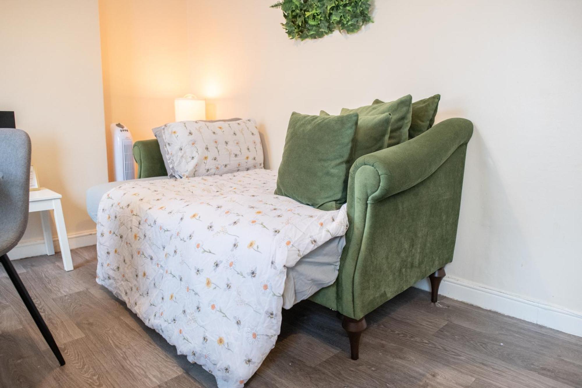 4 Bedroom Flat With High Speed Wi-Fi In North Acton, Ealing, West ロンドン エクステリア 写真