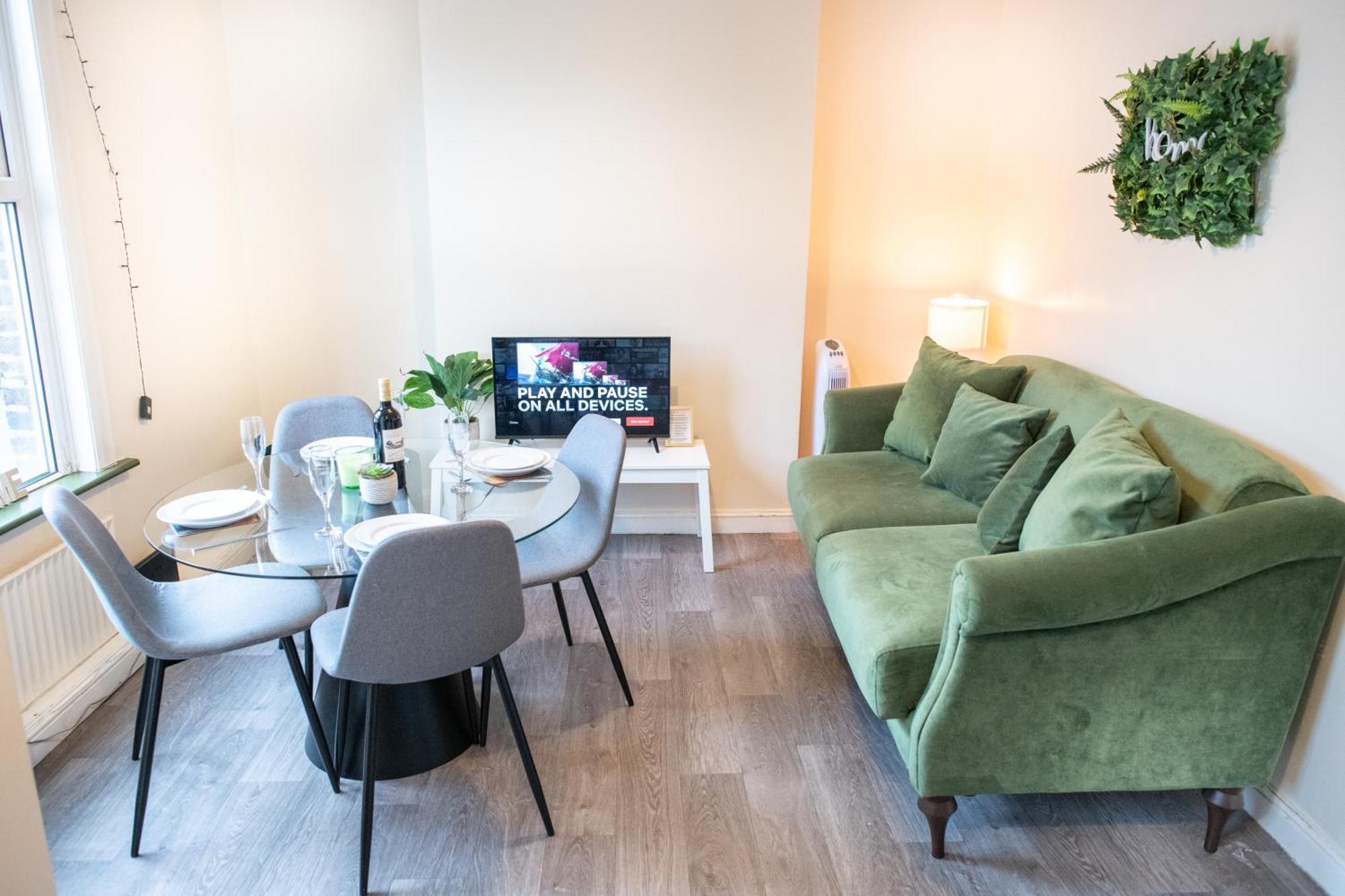 4 Bedroom Flat With High Speed Wi-Fi In North Acton, Ealing, West ロンドン エクステリア 写真